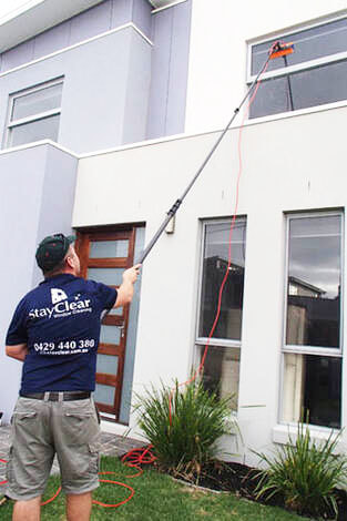 Lobethol window cleaner using water fed pole
